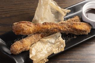 自家製チュロスとあたたかいチョコラテ