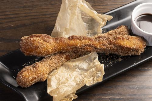 自家製チュロスとあたたかいチョコラテ