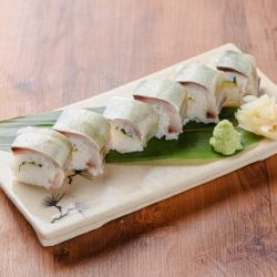 차가운 고등어 스틱 스시