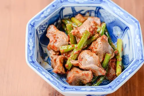 香辣烤鸡胗，佐以七味粉