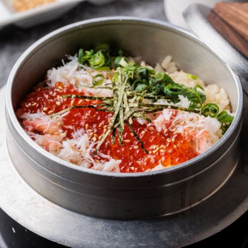 [Freshly cooked rice pot!] Cooked with our secret recipe broth! Enjoy it with seasonal ingredients!