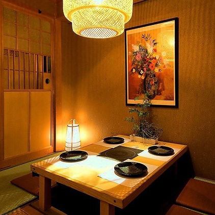 A couple seat private room where the lighting gently illuminates a relaxing space where the atmosphere is softened