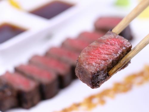 Enjoy the real thing ... Kuroge Wagyu Binchotan Steak 1800 yen (excluding tax)!