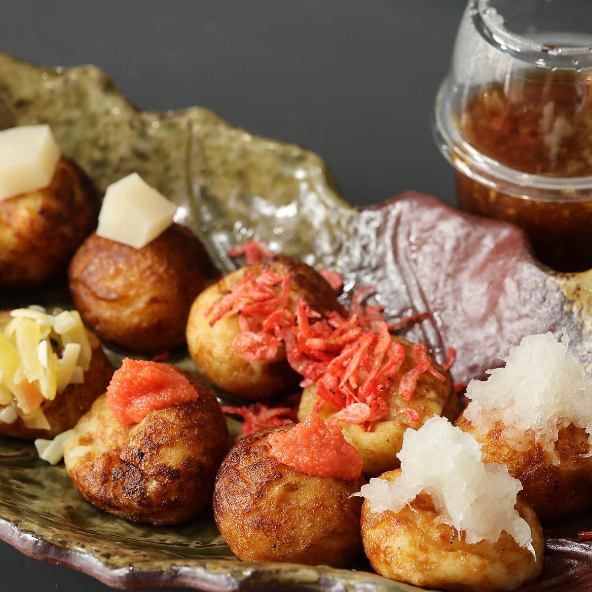 様々な味で愉しめる新感覚のたこ焼き。