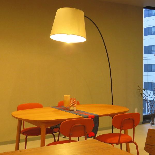 当店には個室をご用意しており、プライベートなお食事に最適です。周囲を気にせず、ゆったりとした空間で大切な方とのひとときをお楽しみいただけます。落ち着いた雰囲気の中で、当店自慢の料理を心ゆくまで味わってください。ぜひ、あなただけの特別な時間をご堪能ください。お待ちしております!