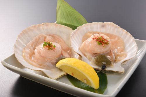 Grilled scallops with shell