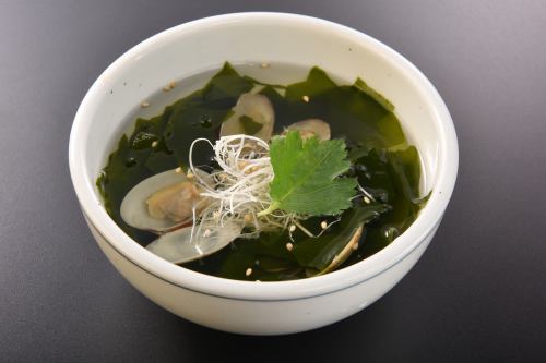 Seaweed and clam soup