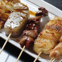 토리 꼬치 / 돼지 꼬치 / 쓰쿠네 꼬치 / 사사미 꼬치 / 모래 간 꼬치 / 난 코츠 꼬치 / 레버 꼬치
