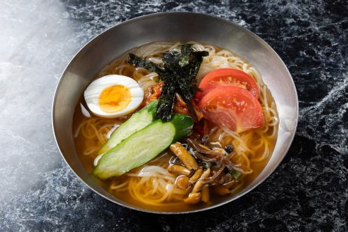 秀吉推し　韓国風冷麺