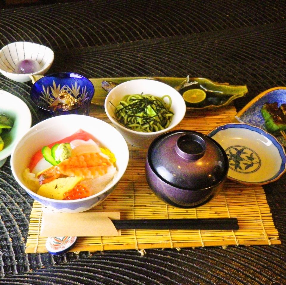 A colorful lunch using local production for local consumption and Kyoto-produced raw fu skin and yuba.