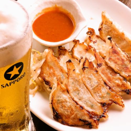 [To go with your drinks] Bancho Gyoza... Small gyoza that are simply delicious even without any toppings!