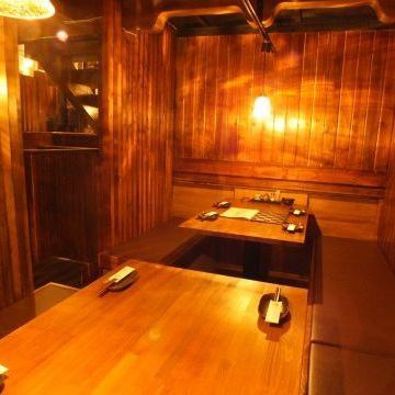 The Japanese space where you can feel the warmth of wood is perfect for banquets!