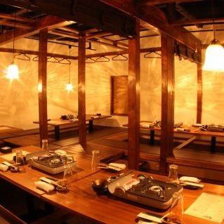The Japanese space where you can feel the warmth of wood is perfect for large parties!