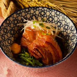 じっくり煮込んだとろける角煮