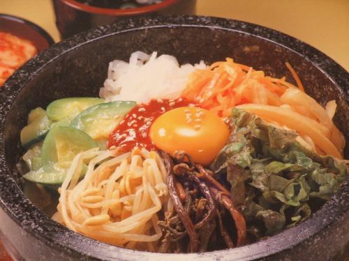 〆に食べたい石焼ビビンバ