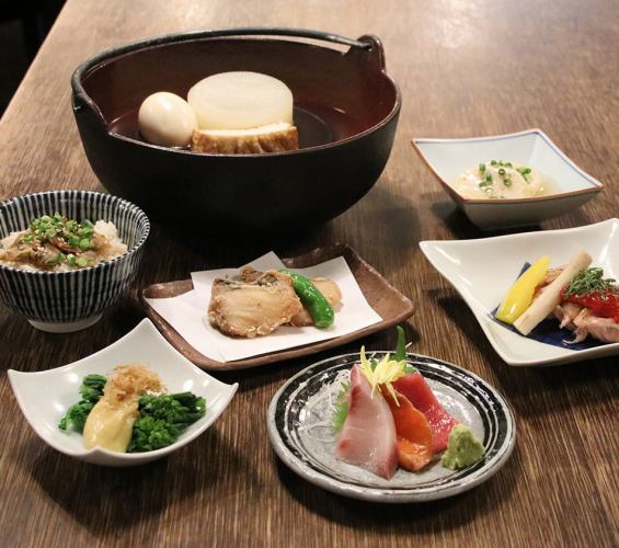 二瀧屋的名品關東煮和7種時令菜餚、90分鐘無限暢飲4,000日元