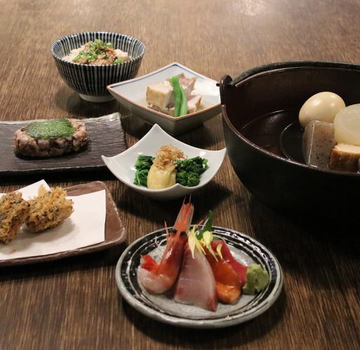 享用真正的金枪鱼生鱼片拼盘、特制关东煮和时令蔬菜！4,500日元，包括7道菜和90分钟无限畅饮