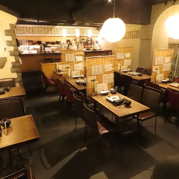 古き良き大衆酒場をイメージした店内。1名~40名(貸切)迄ご対応可能です。