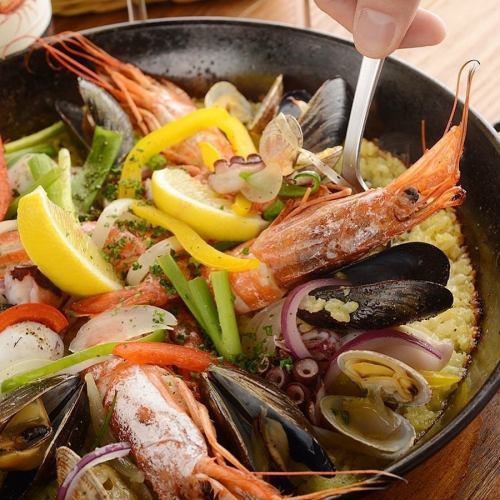 シーフード屋の魚介のパエリア