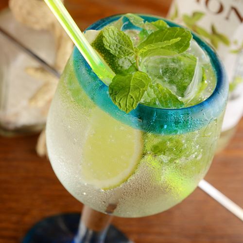 中午12點開始營業