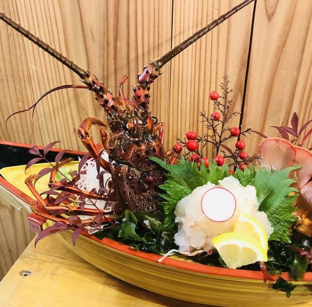 鮮度そのまま！伊勢海老卸問屋直営×直送の活伊勢海老お造り7590円（税込）～