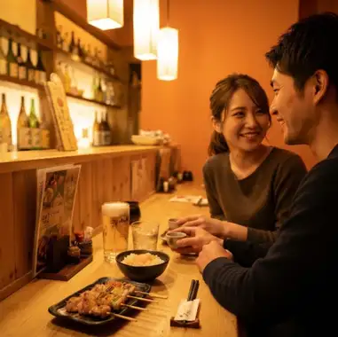 【1階】デートにもオシャレに使える落ち着きのカウンター席。広々としており、ゆったりとご利用できます。