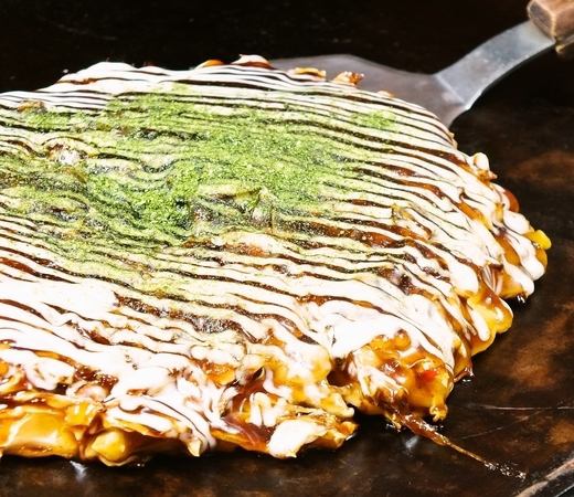 各テーブルに鉄板が付いているので、熱々のままお食事を♪