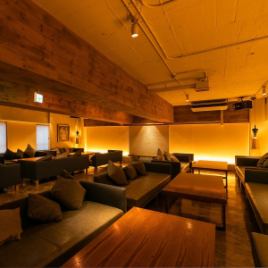 [4th floor] A luxurious space with sofa seats.Our shop is very popular! Free use of karaoke (LIVE DAM)! Floor charter is from 30 people up to 70 people.