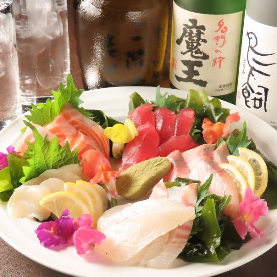 一家供应烤鸡肉串和海鲜的美味餐厅。2小时无限畅饮的宴会套餐4,000日元～！