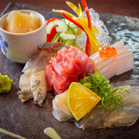 Fresh fish sashimi and grilled seasonal fish are all first-class products!