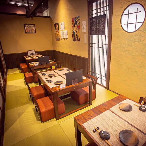 There is also a Japanese-style room where you can relax and relax.Customers with 10 to 14 people can rent a room.You can join the seats freely, so please use them.