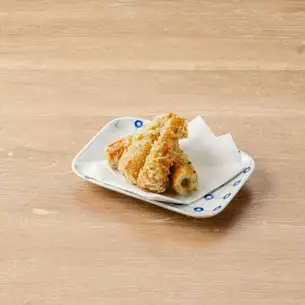 Chikuwa的油炸甜苜蓿