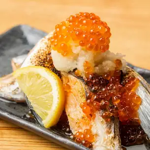 鮭魚腩配鮭魚籽飯