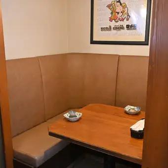 半個室風のお席はデートやお祝いにおすすめ!