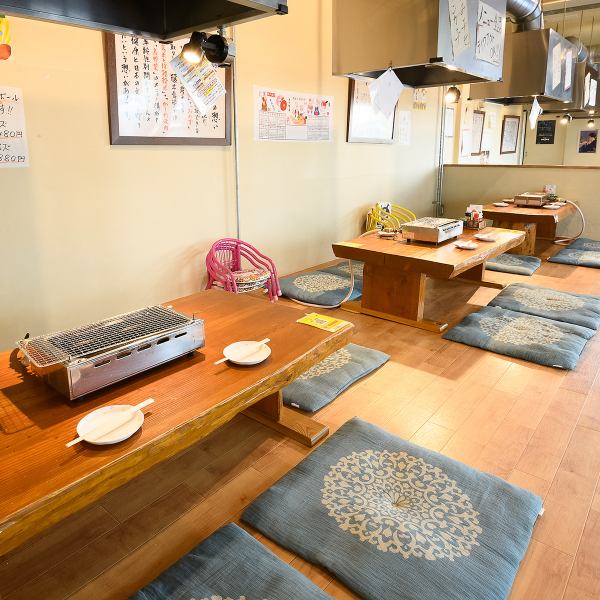 <Tatami room for 4 to 5 people x 3 tables> The tatami room where you can take off your shoes and enjoy yakiniku while relaxing is recommended for family visits, girls' nights, and drinking parties. We also accept reservations, so please feel free to contact us by phone about your budget and number of people.(050-5499-9595)