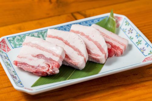 [Kagoshima Pure Black Pork - Watanabe Berkshire -] Top-grade pork belly