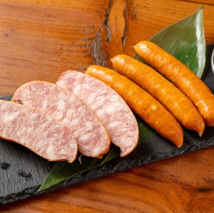 【鹿児島県産　茶美豚-ちゃーみーとん-】ピリ辛チョリソー・ソーセージ盛り合わせ