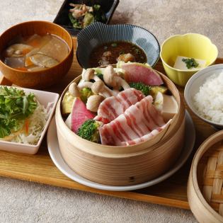Steamed shabu rice with black pork and seasonal vegetables