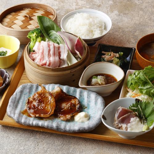 Enjoy the highest class brand of "Rokuhaku Kurobuta" pork for lunch!
