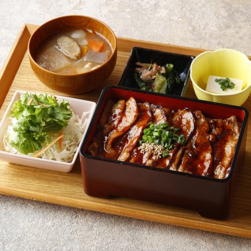 Kurobutaya的午餐套餐：“注重食材”