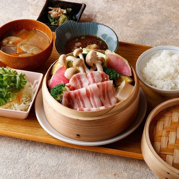 季節野菜の蒸ししゃぶごはん