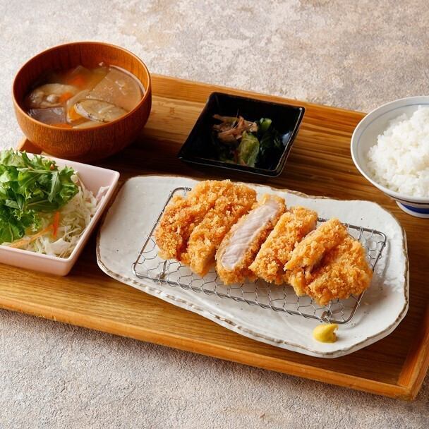 黒ぶたロースとんかつごはん