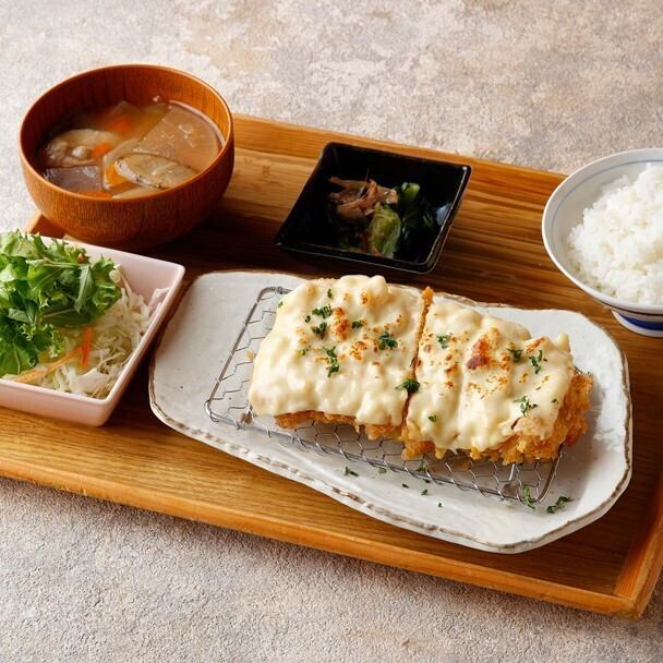 とろーりチーズのロースとんかつごはん