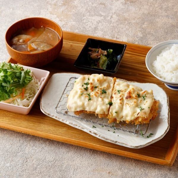 【おすすめ定食】黒ぶたやの大満足定食