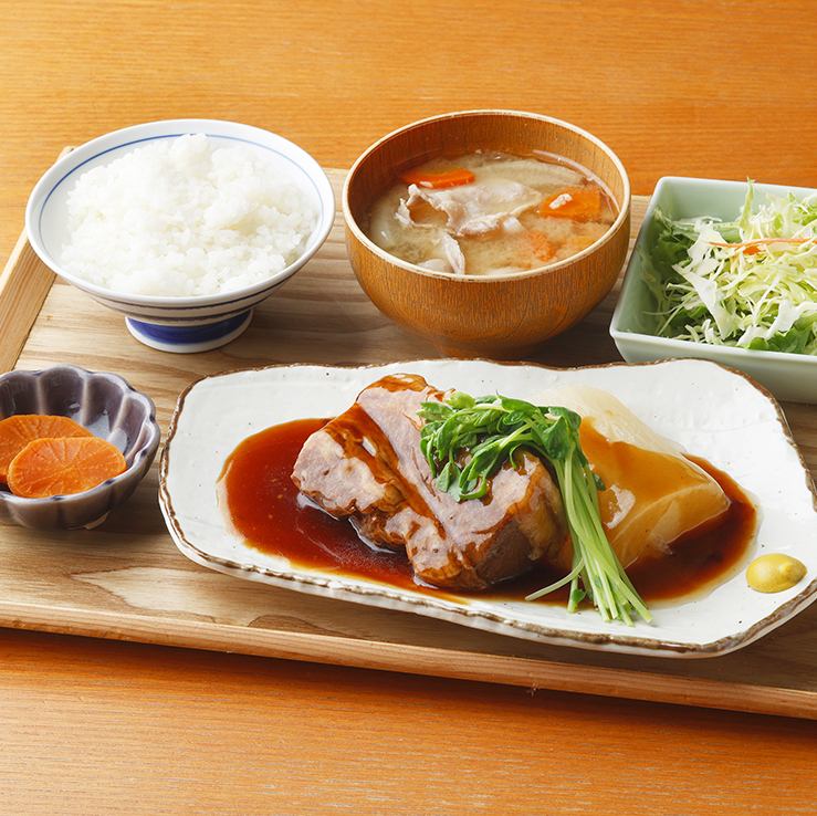 六白黒豚角煮ごはん