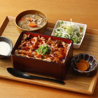 六白黒豚ロース蒲焼き重　とろろ添え