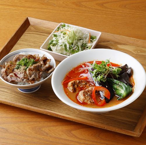 自家製黒ぶた肉団子と揚げ茄子の麻辣湯（マーラータン）＆選べるミニ丼