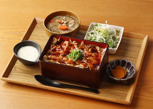 【イチオシ新メニューも!】お米にもこだわり!黒ぶたやの丼もの