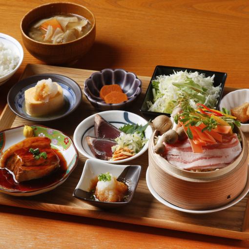 【ネット予約限定】黒ぶたやの満足定食+ソフトドリンクサービス♪