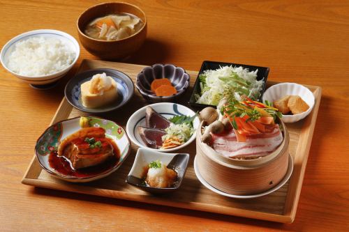 黒ぶたやの満足定食